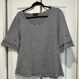 3/$23 Navy striped 3/4 sleeve shirt